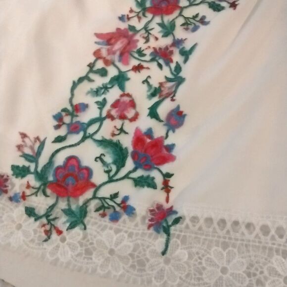 Tadashi Shoji Long Sleeve Boho White Floral Embroidery Bell Sleeve Blouse - Picture 5 of 12